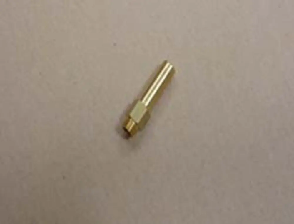Goldfarbene Düse auf einer neutralen Unterlage, möglicherweise von Remeha, ohne erkennbare Maße oder spezifische Details.
